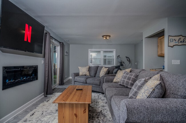 Building Photo - 3407 Venice Ave