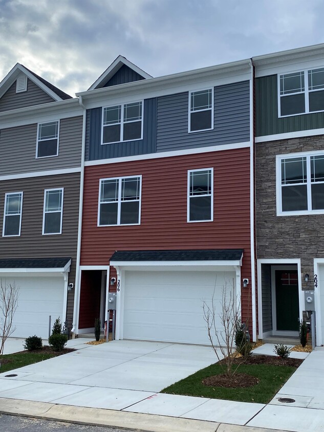 Primary Photo - 206 Jenkins Way