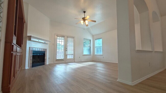 Foto del edificio - 11171 Mansfield Dr