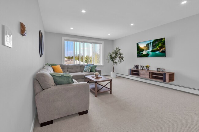 Foto del edificio - 1375 Rebecca Dr