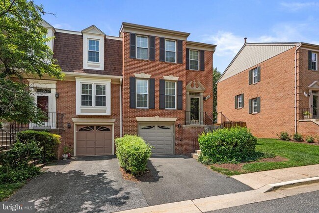 Building Photo - 10 Loganwood Ct