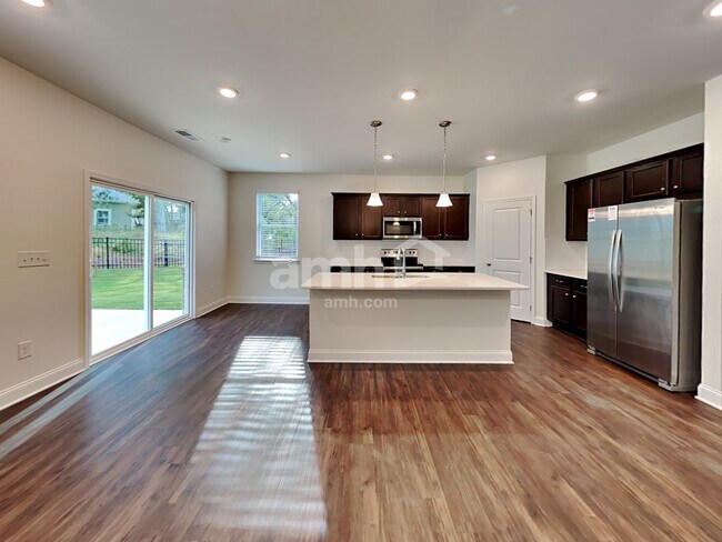 Foto del edificio - 719 Carnaby Ln