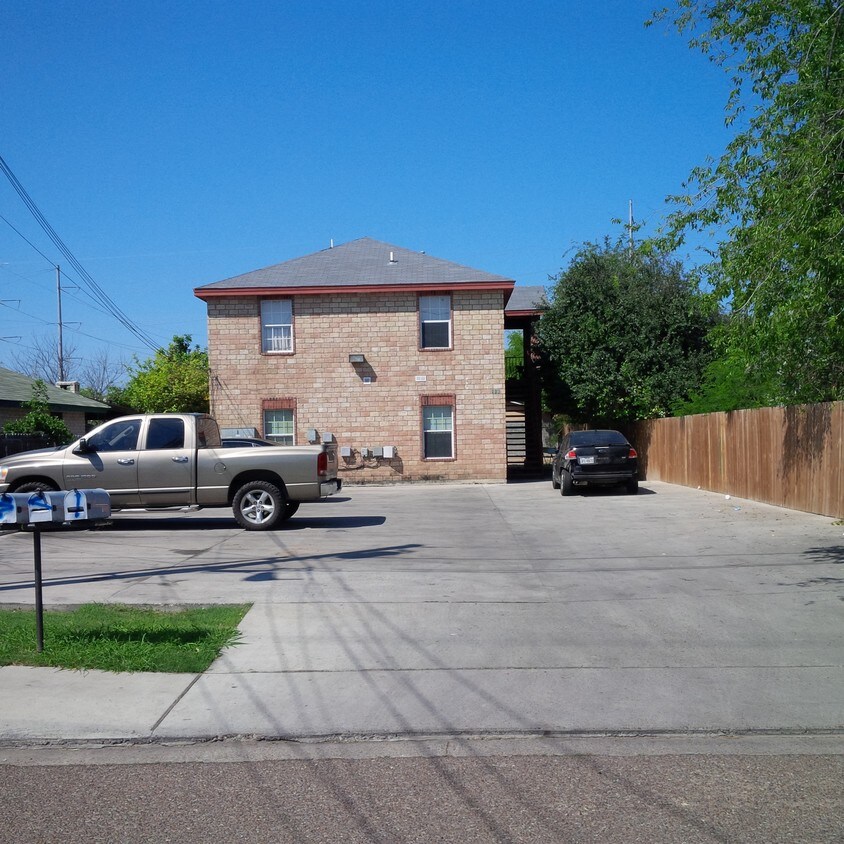 Primary Photo - Plum Apartments