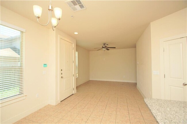Building Photo - 2208 Creekside Ln