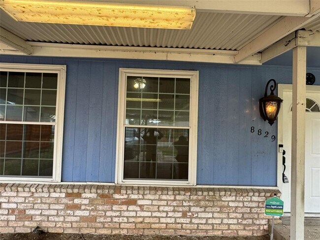 Building Photo - 8829 Carousel Ln