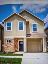 Building Photo - 2142 De Soto St