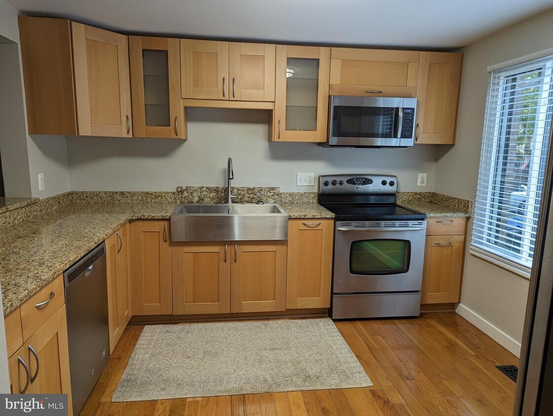 5873 Jackson Oak Ct, Burke, VA 22015 Townhouse for Rent in Burke, VA