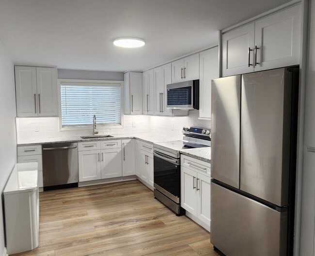 Foto del edificio - 241 Center Ave