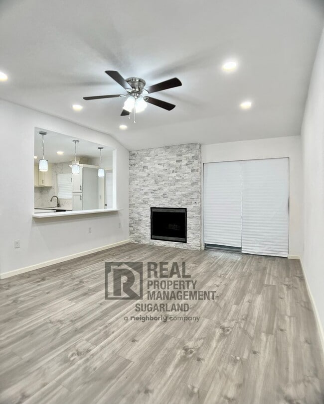 Building Photo - Gorgeous One Story Home in Sugar Land, TX
