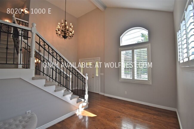 Foto del edificio - Gorgeous 4 Bedroom Sandy Home!