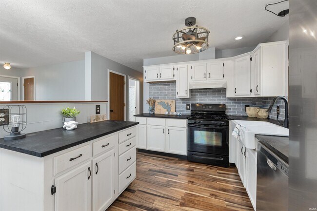 Foto del edificio - 9730 N Marine Key Dr