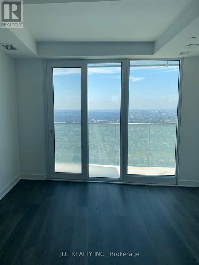 Photo du bâtiment - 3900 Confederation Pkwy