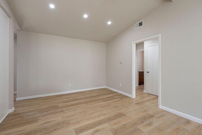 Foto del edificio - 1204 Spearson Ln