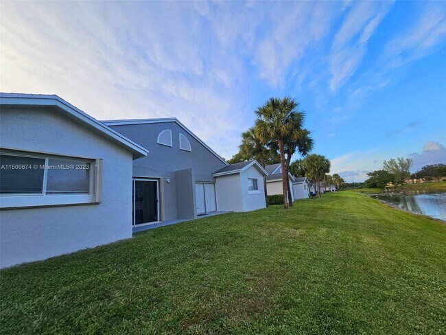 Building Photo - 1008 Lake Victoria Dr