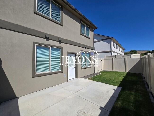 Building Photo - 413 S 97th Ave