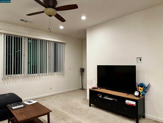 Foto del edificio - 5561 Apex Dr