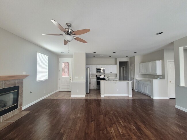 Foto del edificio - 7644 Pioneer Ranch Ave