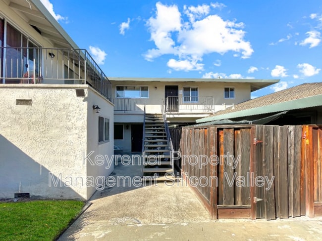 Foto del edificio - 878 Castlewood Dr