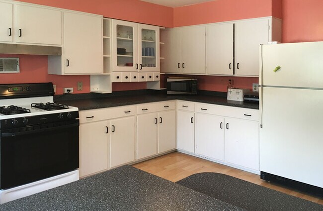 Amplio, Cocina equipada - 275 S River St
