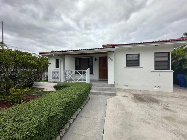 Building Photo - 1685 SW 15th St