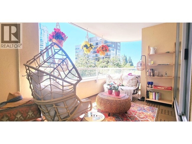 Building Photo - 1406 Harwood St