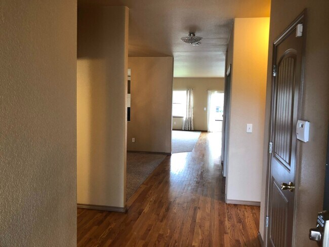 Foto del edificio - Ranch Style 4 Bedroom Home in Cordera...sh...