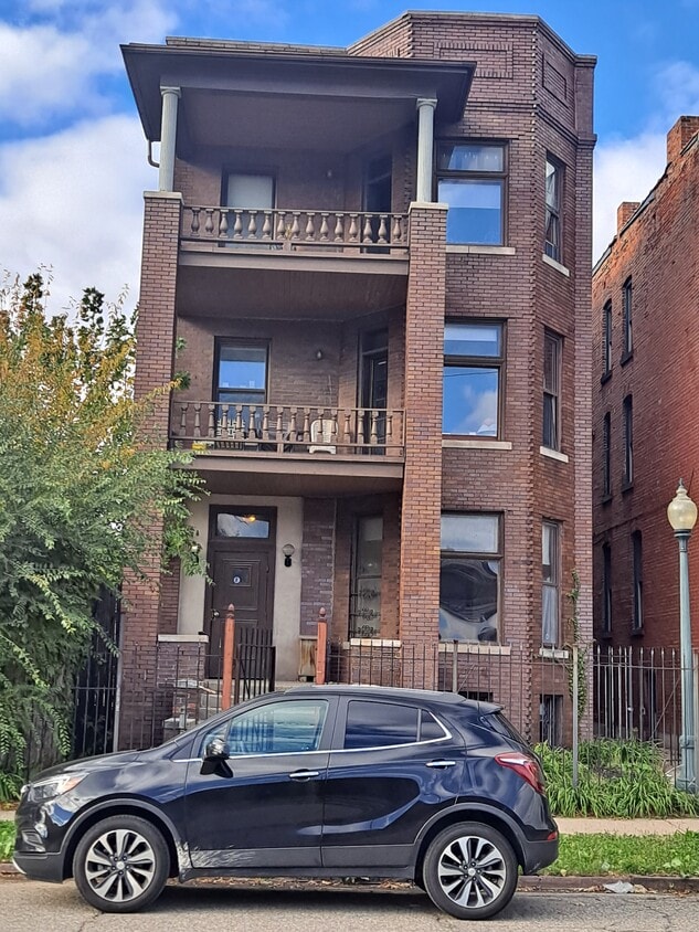 74 Charlotte St, Detroit, MI 48201 Apartments in Detroit, MI