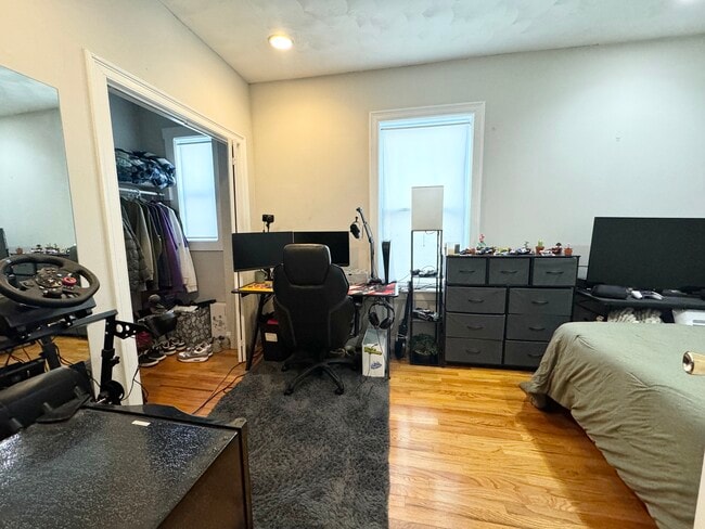 Building Photo - 157 E Cottage St