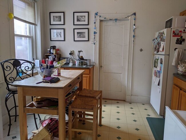 Foto del edificio - Very Nice 3 bed 1.5 Bath in Coolidge Corner....