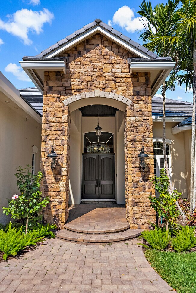 Foto del edificio - 5745 Pennock Point Rd