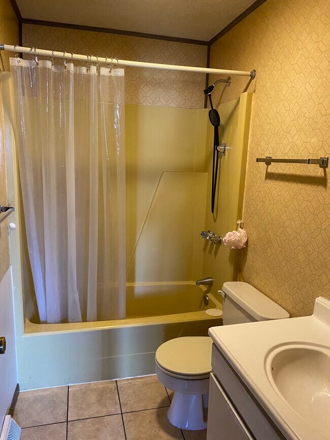 Baño de la planta superior - 1441 Northwest Dr