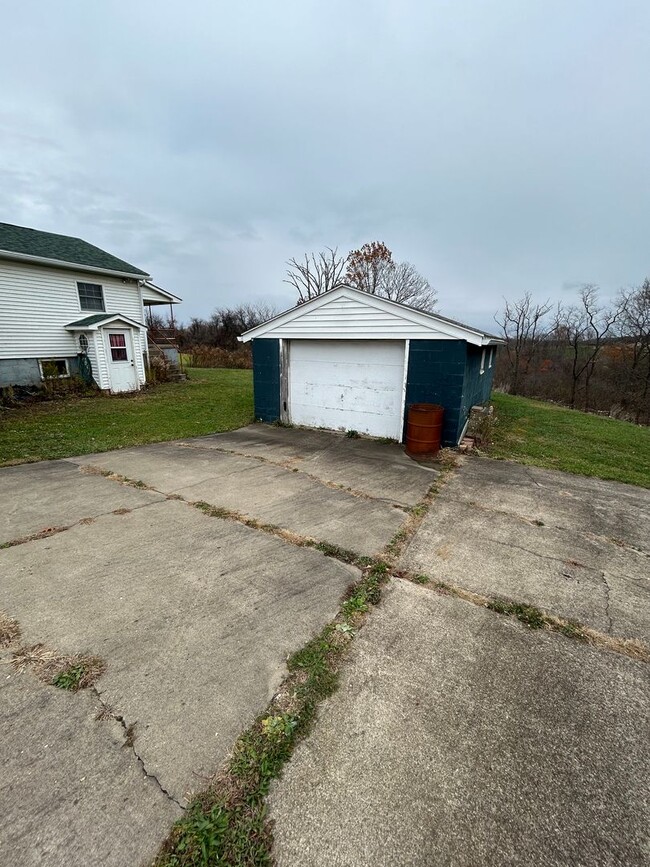 Building Photo - Charming 2-Bedroom Home with Spacious Land...