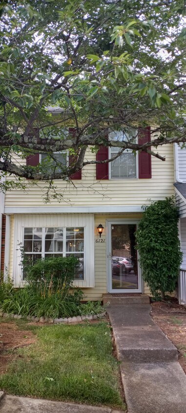 Foto principal - 6121 Windsor Gate Ln