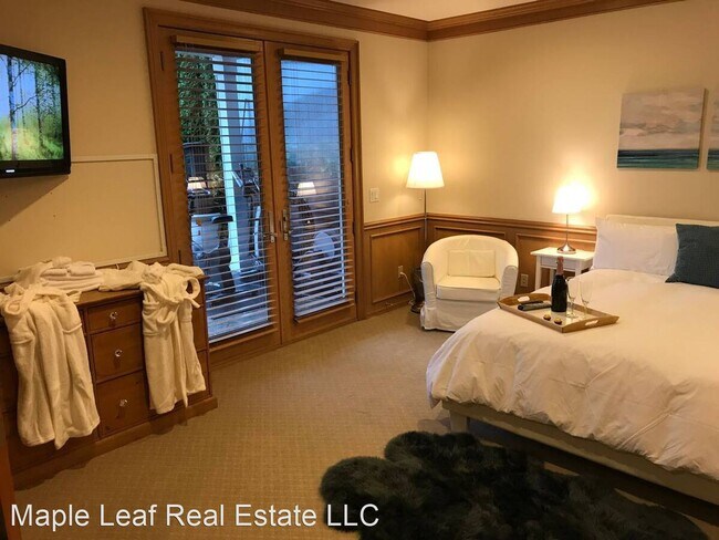 Building Photo - 3 br, 2.5 bath House - 636 Lake Sammamish ...