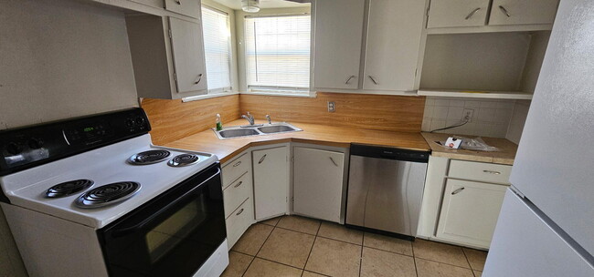 Building Photo - 4319 33rd St