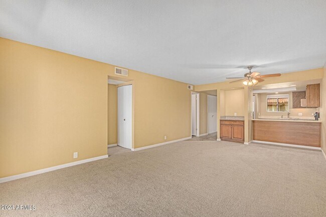 Foto del edificio - $500 OFF!!!!  at MOVE-IN -GREAT LOCATION -...