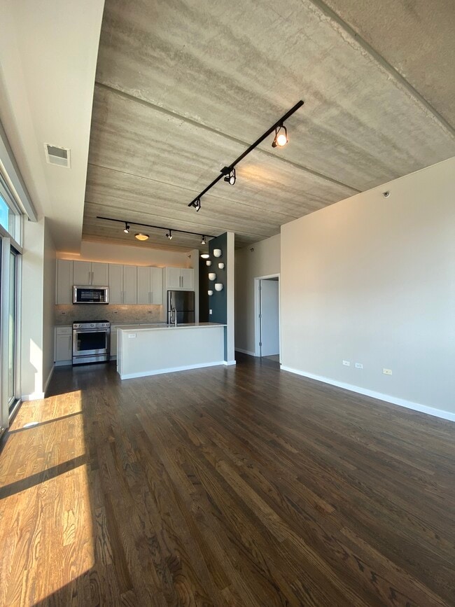 Building Photo - 630 N Franklin St