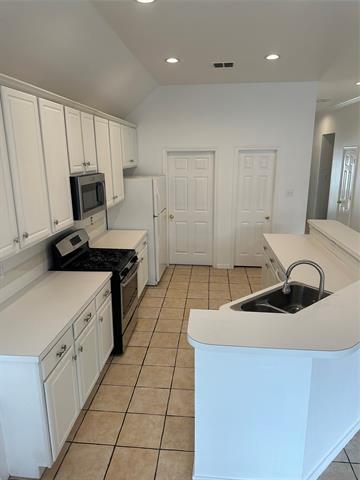 Building Photo - 1676 Castle Rock Dr
