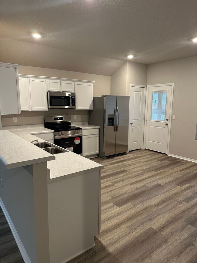 Foto del edificio - FREE Blackstone Grill — Sign by 5/29! | 3 Bed, 2 Bath Home in Stagecoach Meadows