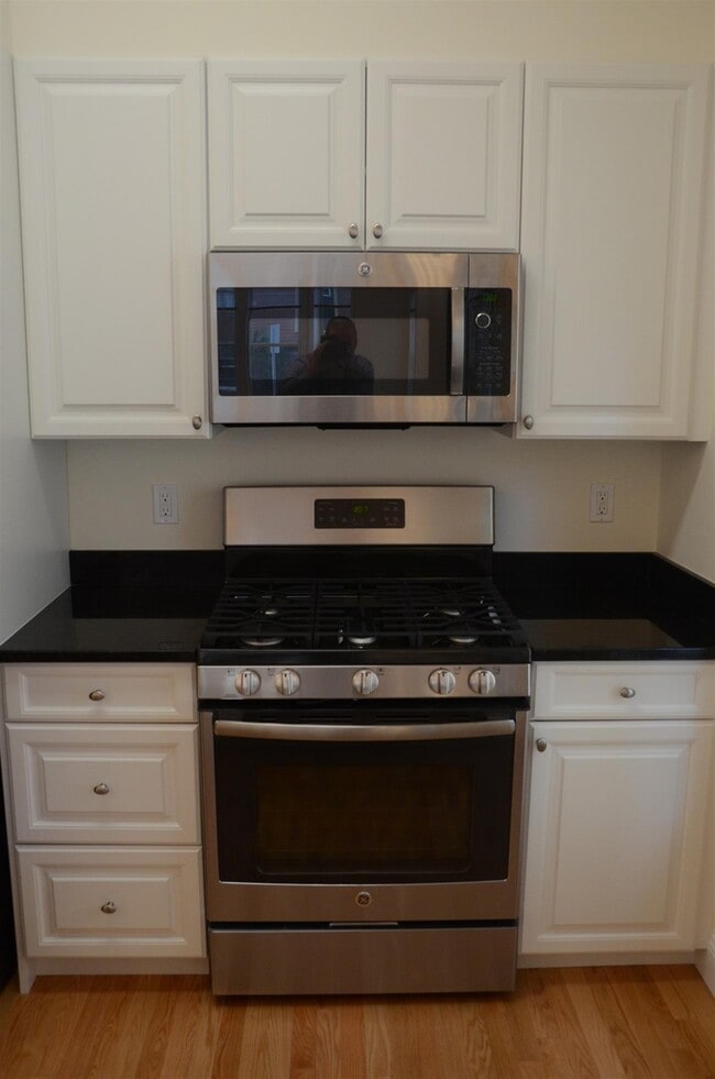 Building Photo - 15 Langdon St