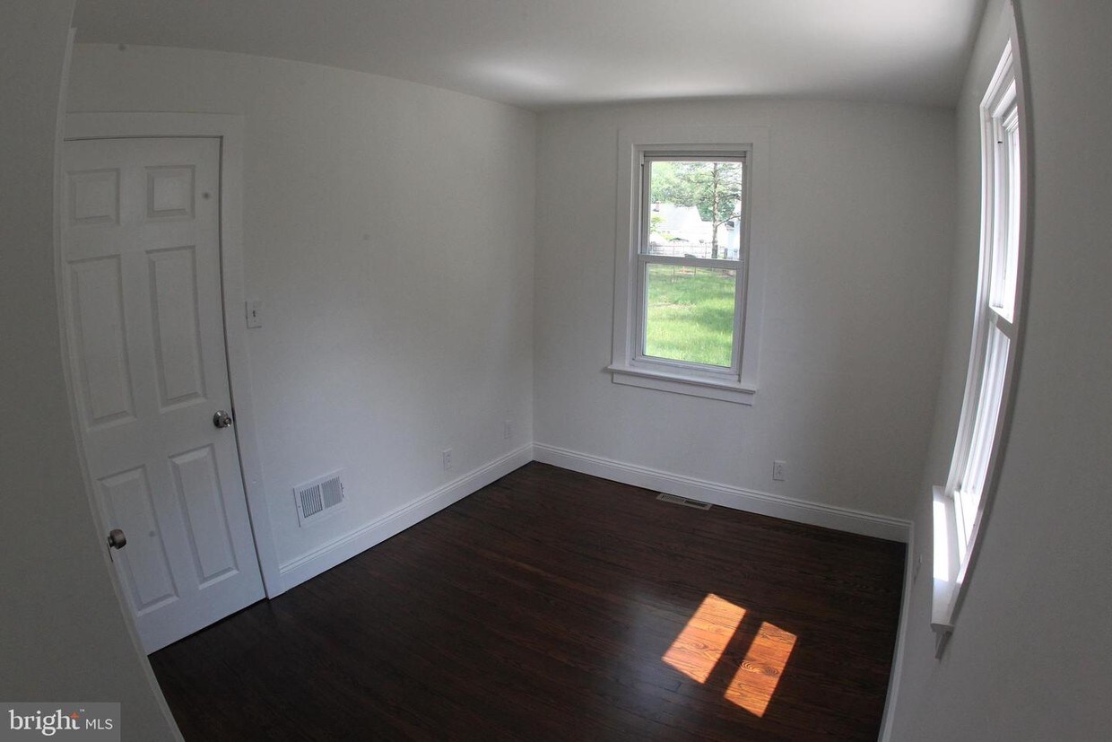 Primary Photo - 60 Lindale Ave