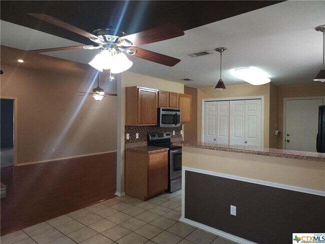 Building Photo - 114 Meadowbrook Dr