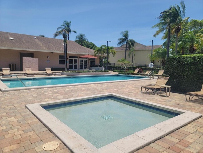 Building Photo - 611 Cypress Lake Blvd