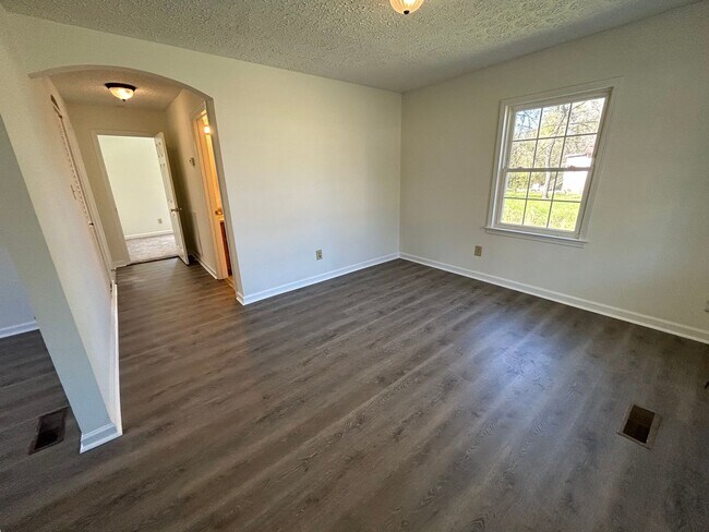 Building Photo - 314 Nixon Ave SW