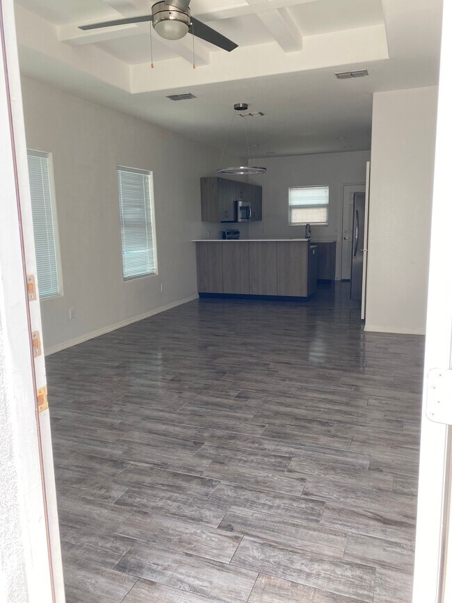 Building Photo - 3601 Hawthorne Ave