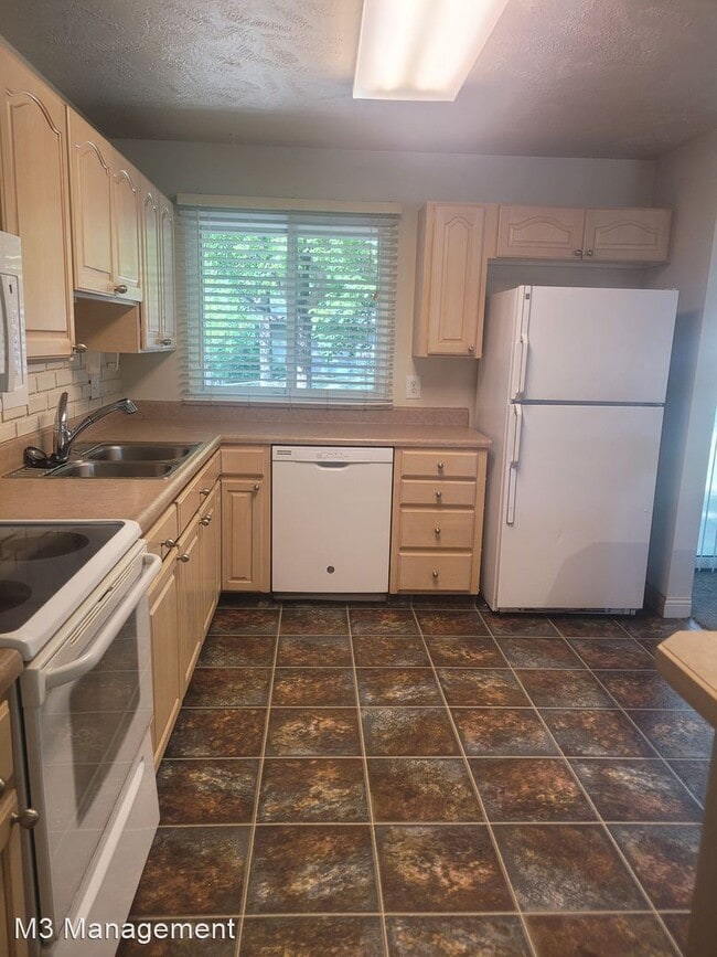 Building Photo - 3 br, 2 bath House - 13427 Pine Street