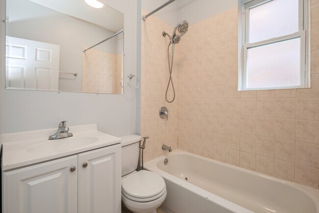 Foto del edificio - 425 E 41st St