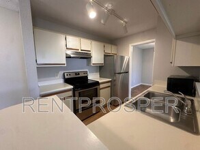 Building Photo - 5530 Chrishire Way