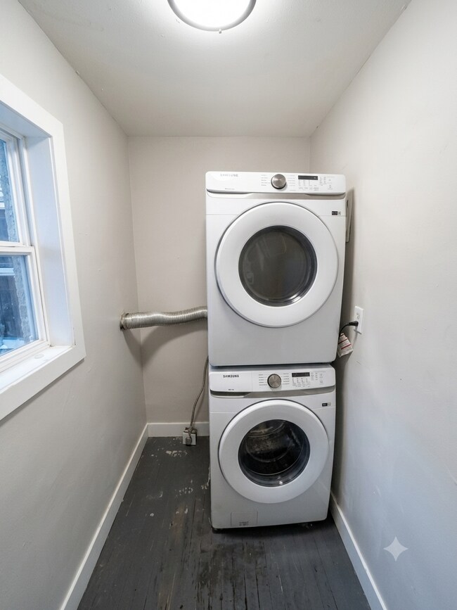 Building Photo - 1464 Elmira St