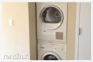 Building Photo - 610 E 20th St